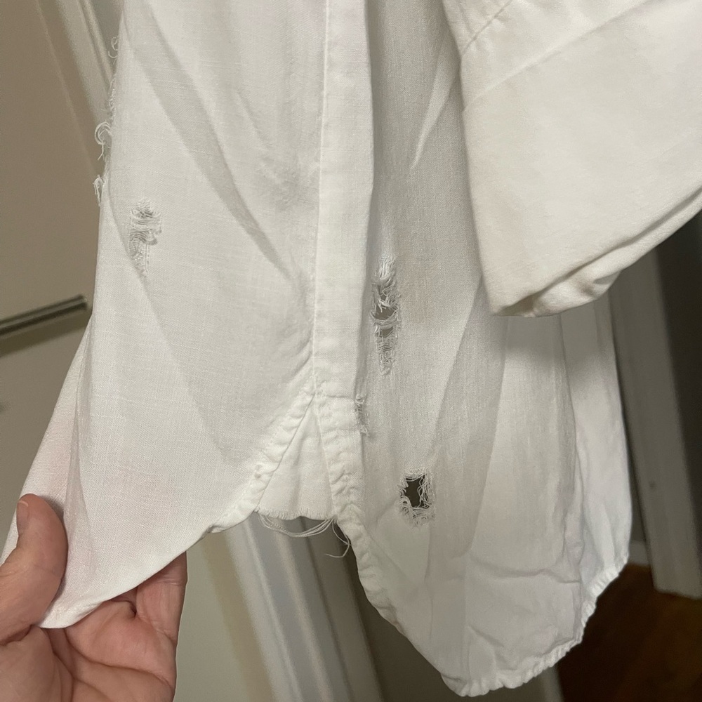 Bella Dahl Ripped Shirt Tail Button Down White EUC - Picture 12 of 14